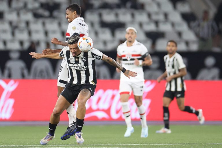 Tiquinho em Botafogo x Sao Paulo pela Copa Conmebol Libertadores no Estadio Nilton Santos