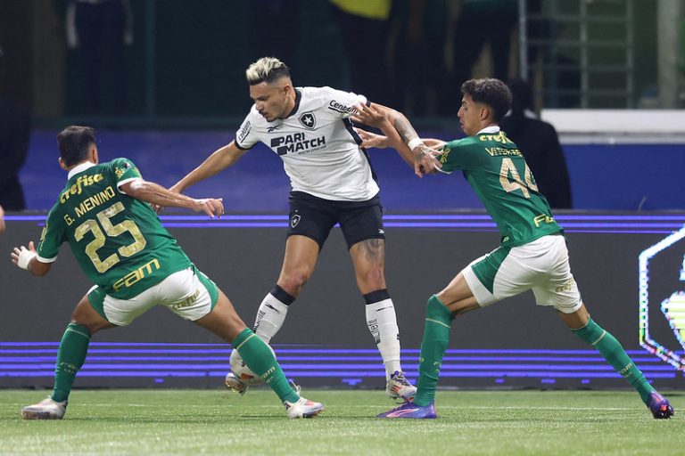 Como foi o jogo de Palmeiras e Botafogo ontem?