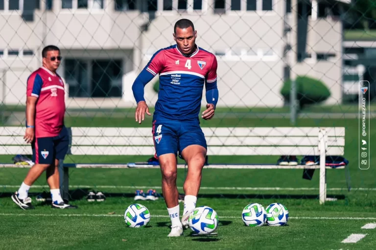 Titi em treino do Fortaleza