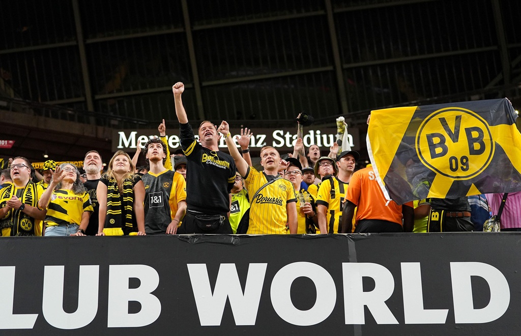 Torcida-do-Borussia-Dortmundo-em-jogo-contra-o-Monterrey-pela-Copa-do-Mundo-de-Clubes