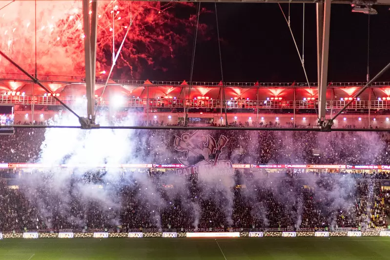 Torcida do Flamengo no Maracanã em partida contra o Atlético MG pela Copa do Brasil 2025