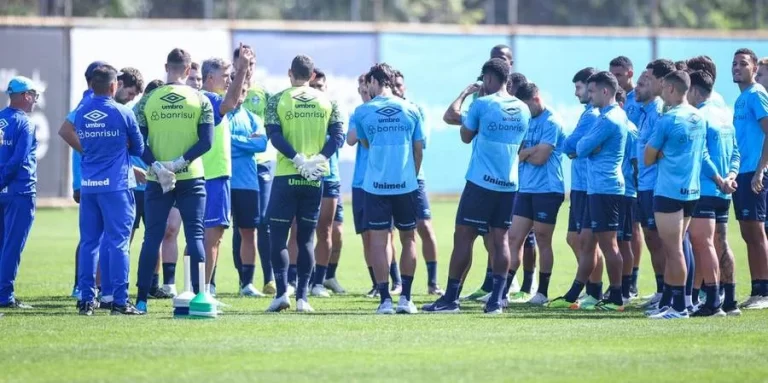 Renato Portaluppi com a equipe do Grêmio