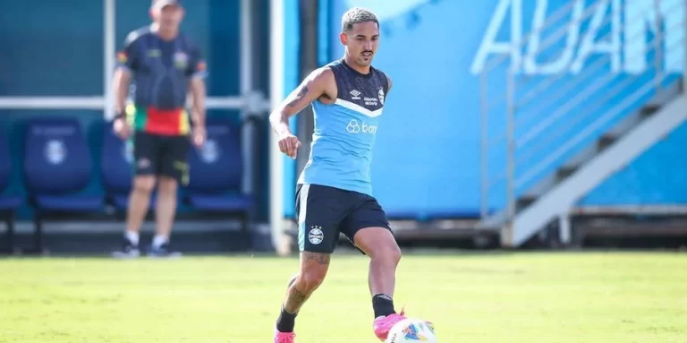 Jhonata Robert em jogo-treino do Grêmio