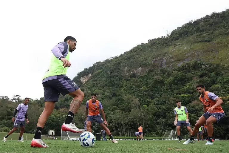 Treino do Botafogo no Espaço Lonier, CT do Glorioso