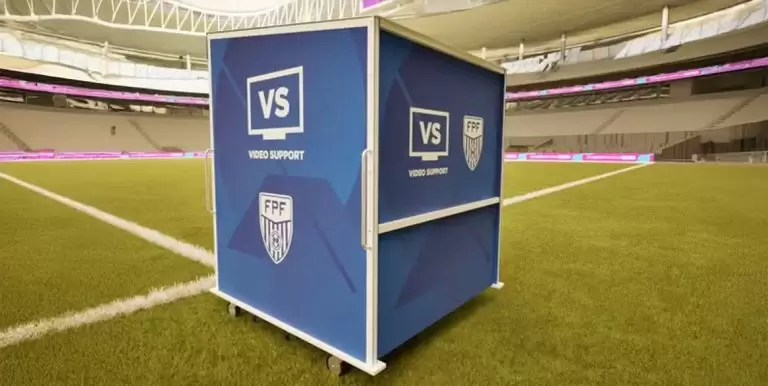 Football Video Support (FVS) ou Vídeo Suporte ao Futebol, nova ferramenta de revisão de lances no futebol brasileiro, utilizado pela Federação Pau