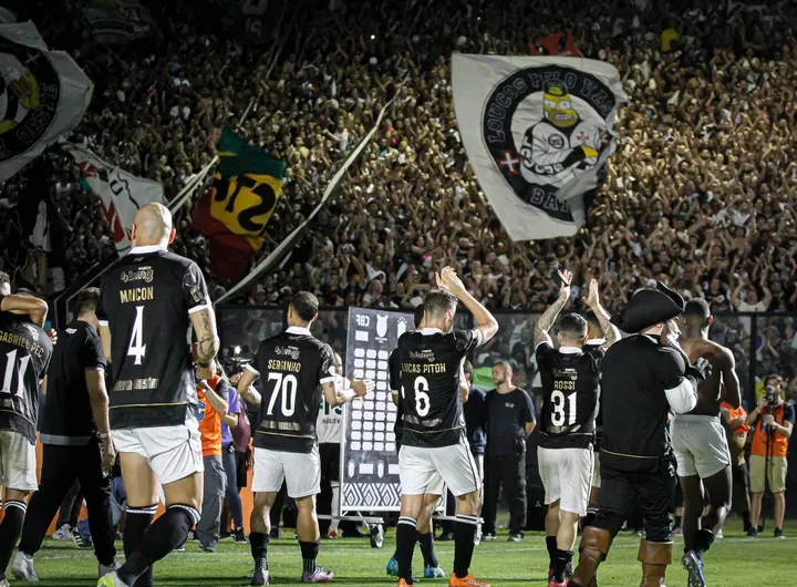 Vasco agradece apoio da torcida em São Januário