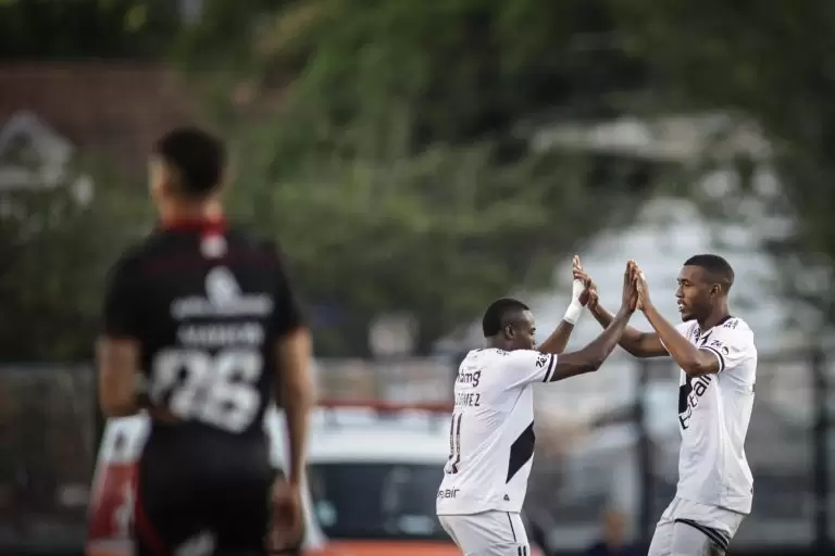 Vasco x Vitória pelo Brasileirão 2025