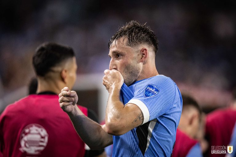 Matías Viña comemora gol do Uruguai na vitória sobre o Panamá por 3 a 1, na estreia da Copa América