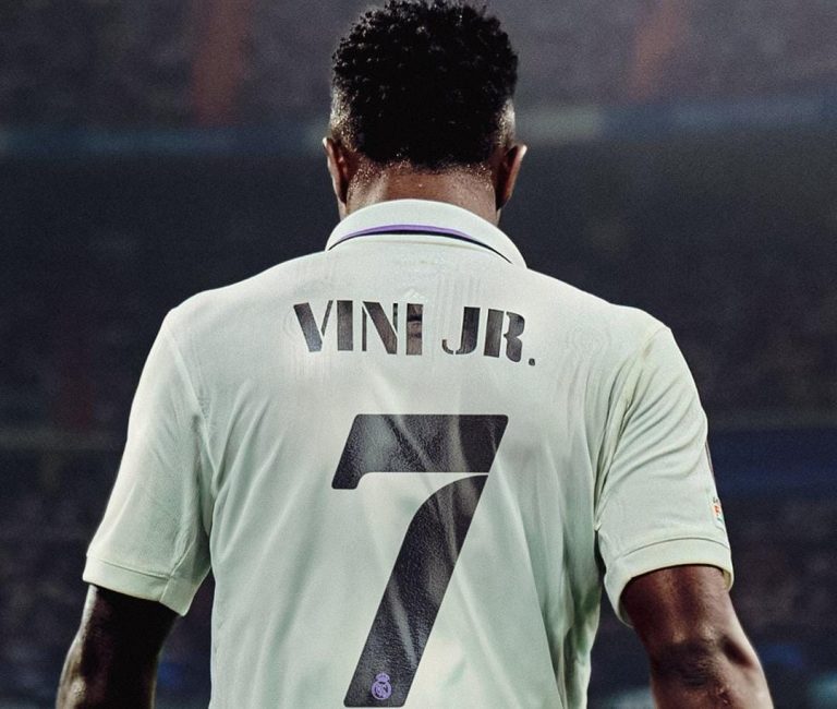 Vini Jr +10! Relembre 10 jogadores que já vestiram a lendária camisa 7 do Real Madrid