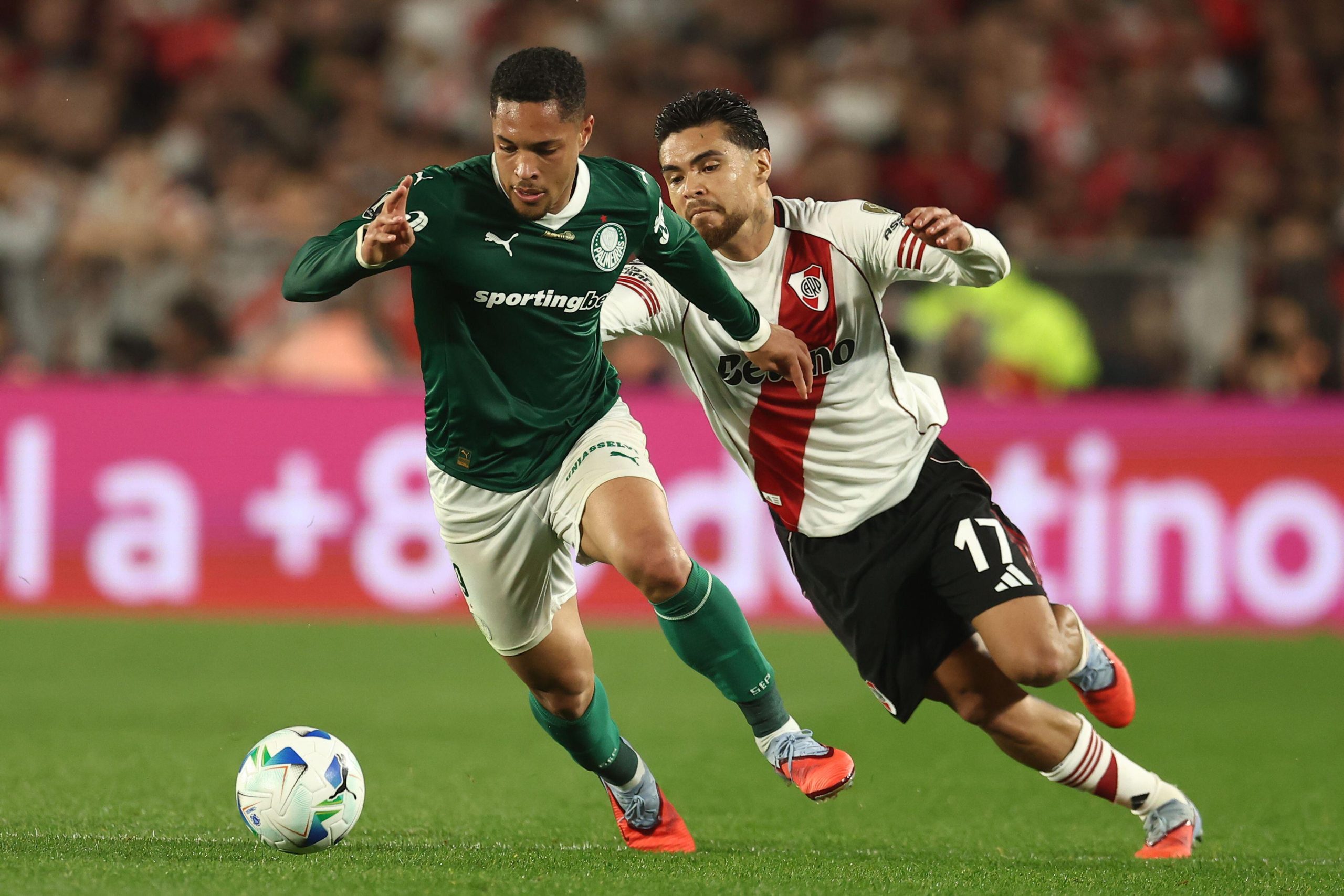 Vitor Roque em River Plate x Palmeiras pela Libertadores 2025