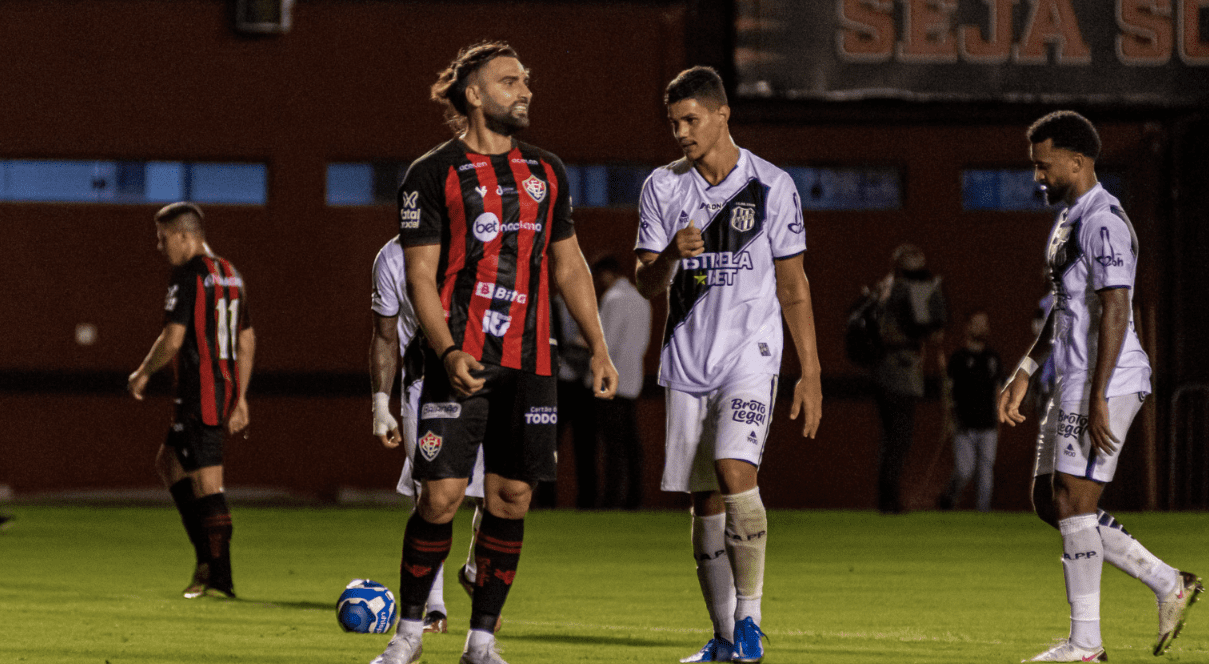 Goiás empresta zagueiro Yan Souto para o Vitória