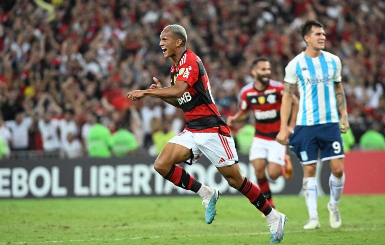 Flamengo rejeita proposta milionária da Premier League por Wesley - veja os valores