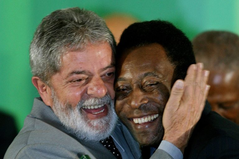 pele-politicos-homenagem