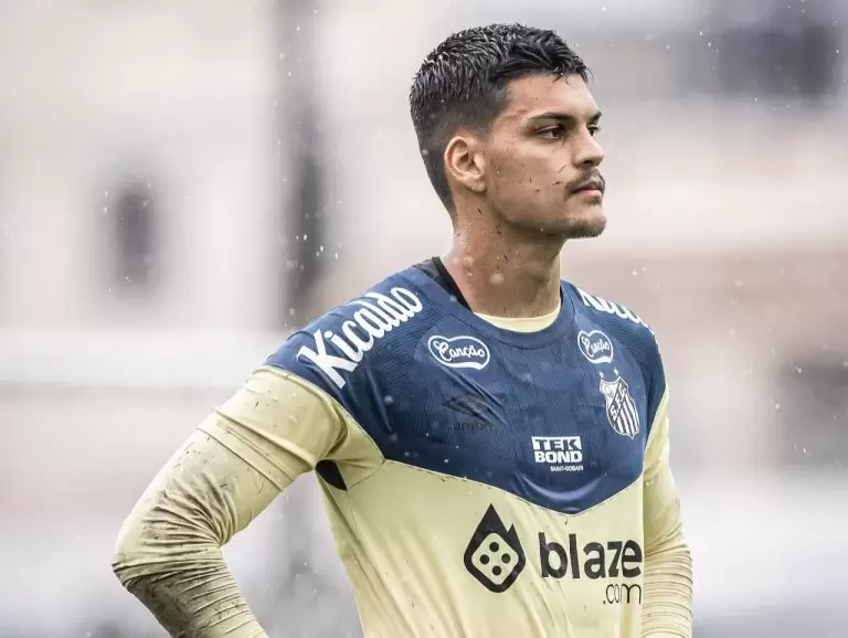 Goleiro do Santos, Gabriel Brazão está na mira do Flamengo