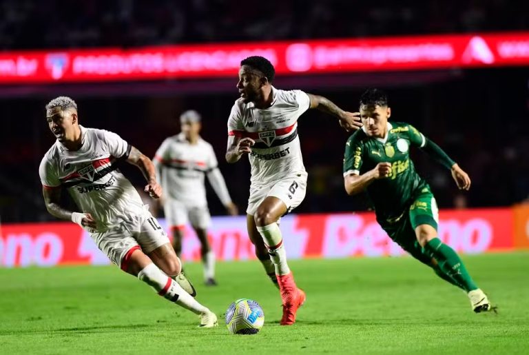 Welington antes de se machucar em São Paulo x Palmeiras — Foto: Marcos Ribolli