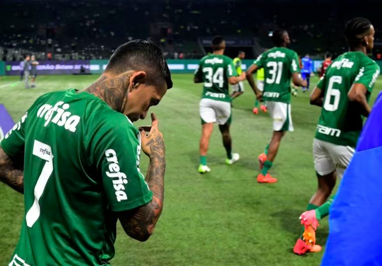 Dudu no aquecimento antes de Palmeiras x Bragantino — Foto: Marcos Ribolli