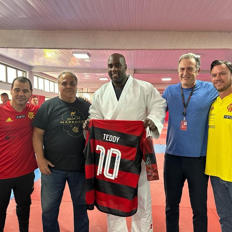 Teddy Riner treina no Flamengo quando está no Brasil