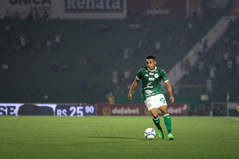 Airton, lateral-esquerdo do Guarani