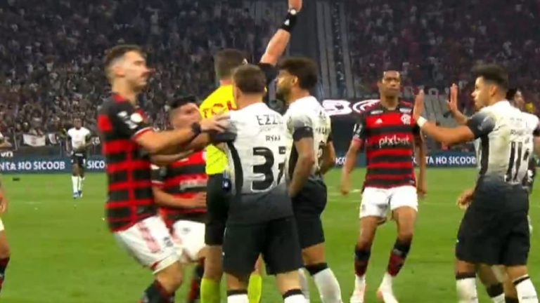 Briga entre jogadores de Corinthians x Flamengo