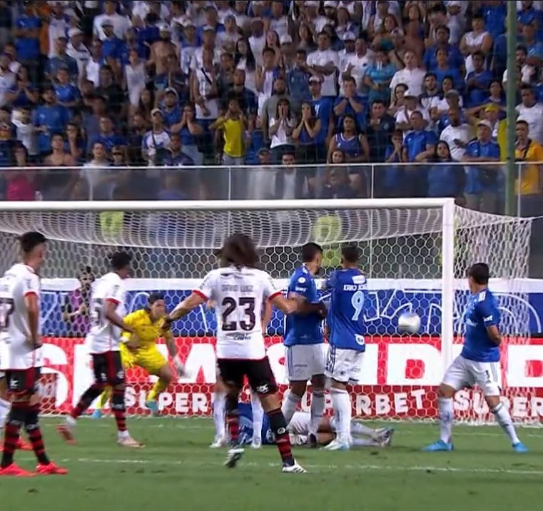 Gol de falta de David Luiz do Flamengo