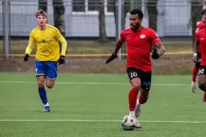 Gustavo Lucenner celebra oportunidade no futebol espanhol e mira confrontos contra times da Elite