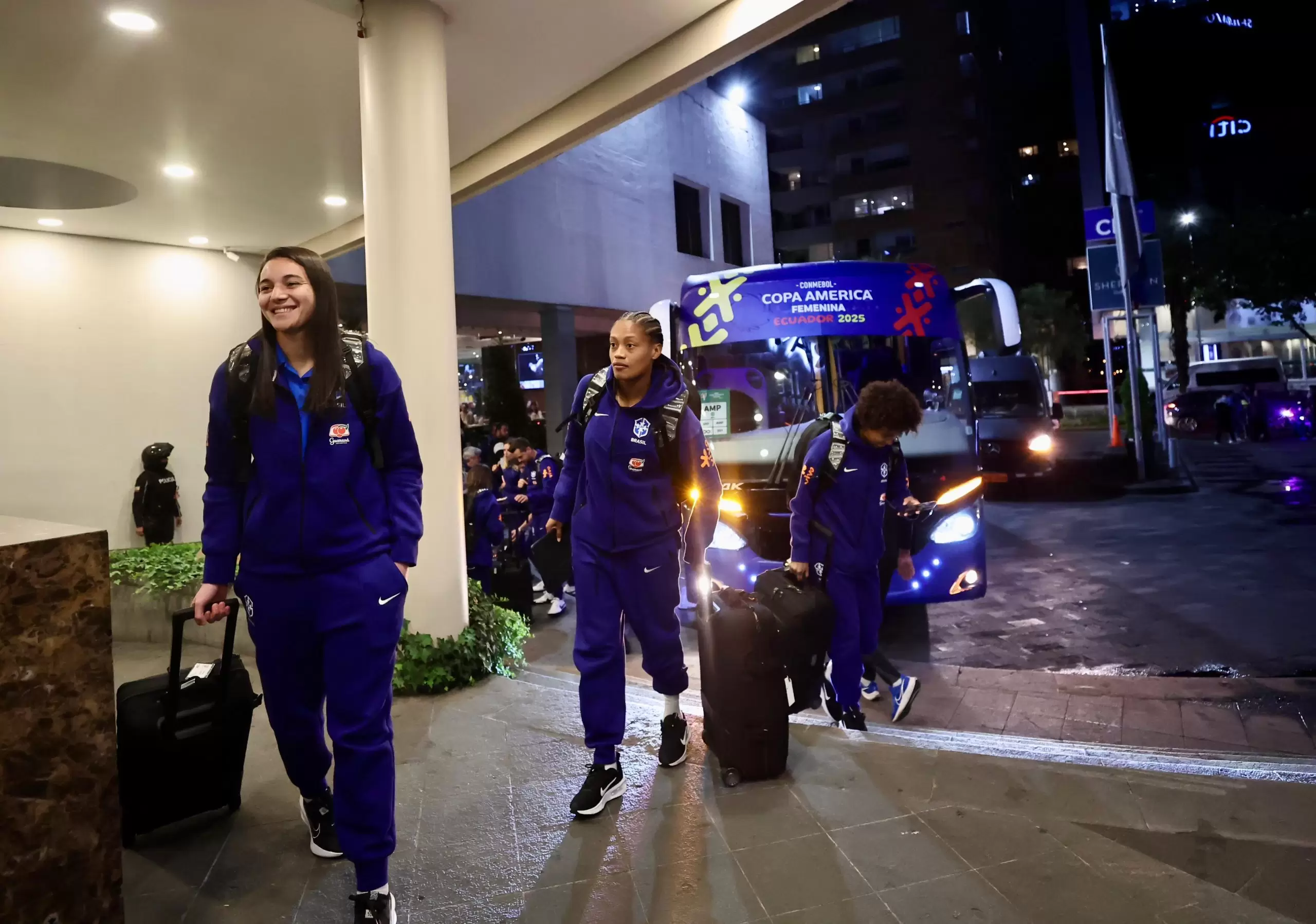 Seleção Brasileira Feminina chega ao Equador