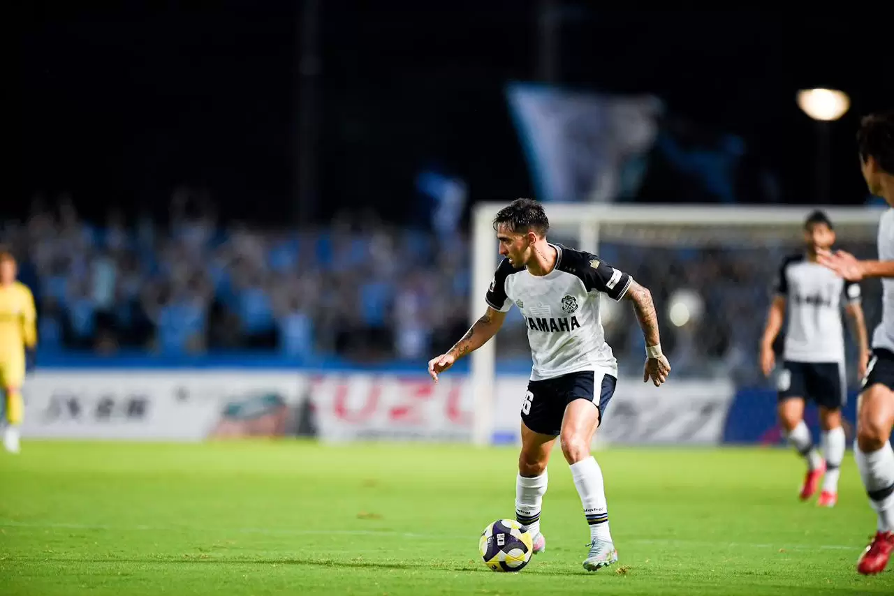 Gustavo Mosquito celebra primeiro gol no futebol japonês e fala sobre adaptação: “Momento novo e muito bom”