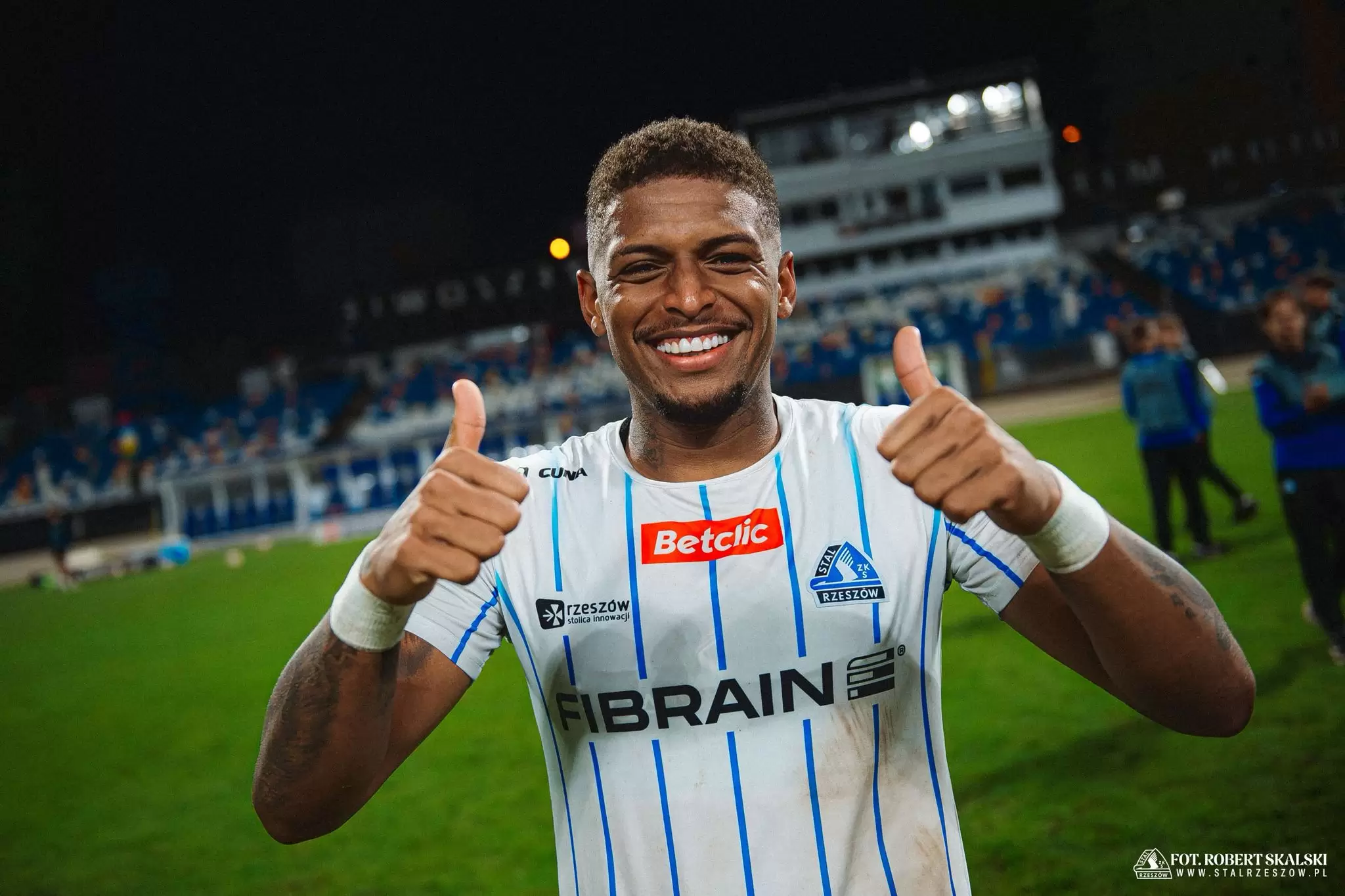 Jonathan Júnior avalia momento positivo do Sta Rzeszów no futebol da Polônia