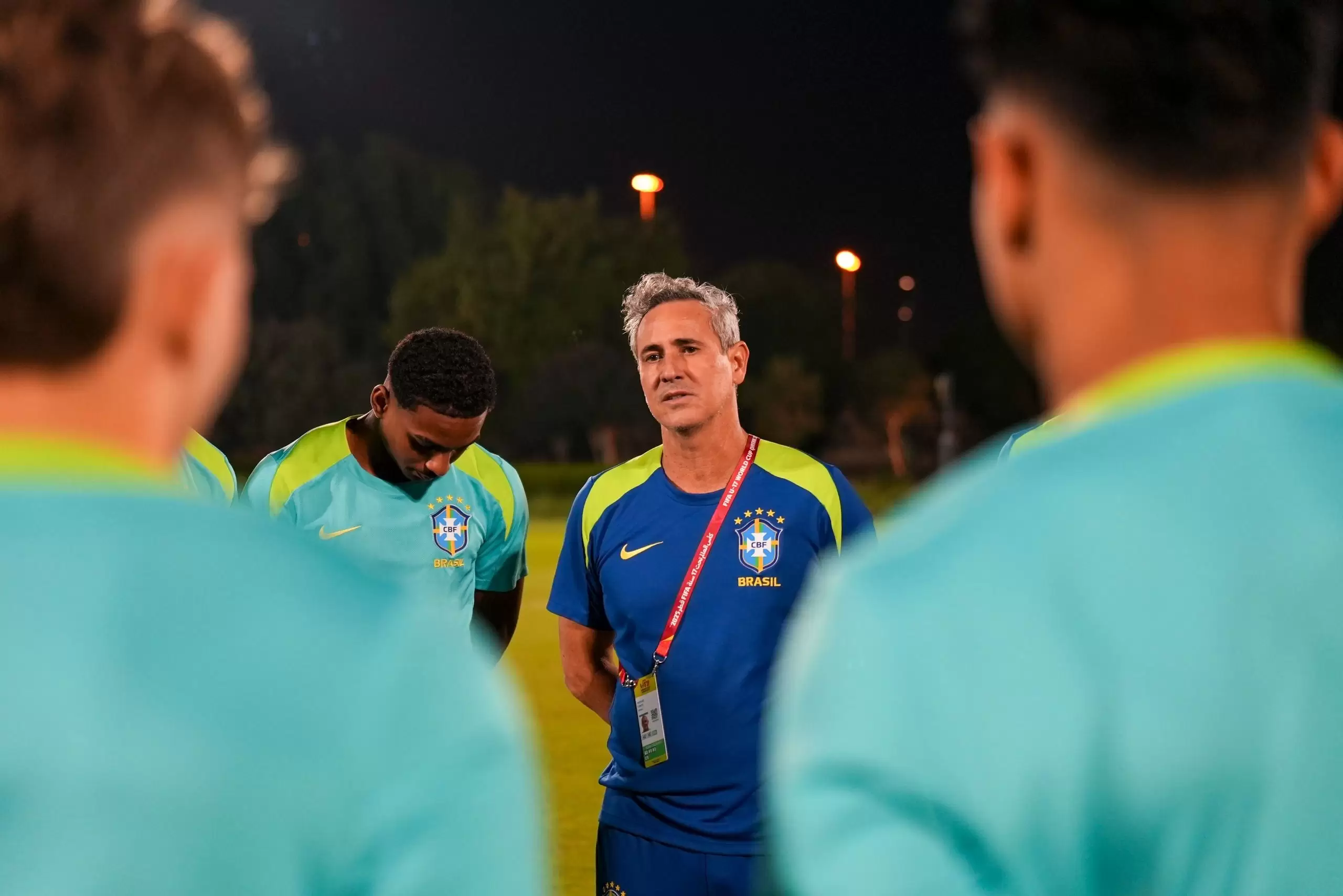 Seleção Brasileira Sub-17 com o técnico Carlos Eduardo Patetuci.