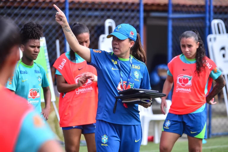 Camilla Orlando técnica da Seleção Brasileira Feminina Sub-20
