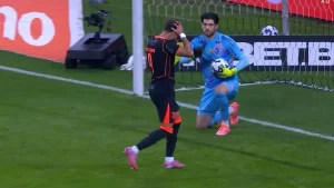 Yuri Alberto penalti cavadinha contra o Flamengo