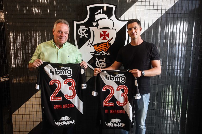 Na espera de Urso, Pedro Raul e Patrick, Vasco se reapresenta e tem primeiro contato com Barbieri