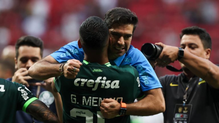 Abel Ferreira e Gabriel Menino, do Palmeiras