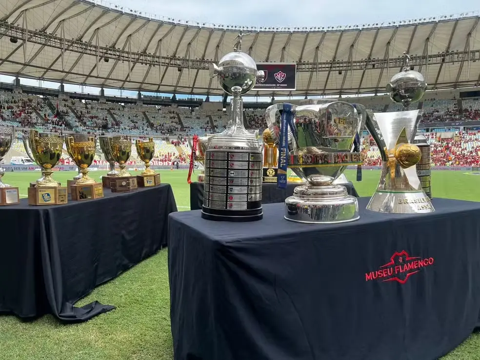 Taças conquistadas por Gabigol em campo para despedida do Flamengo