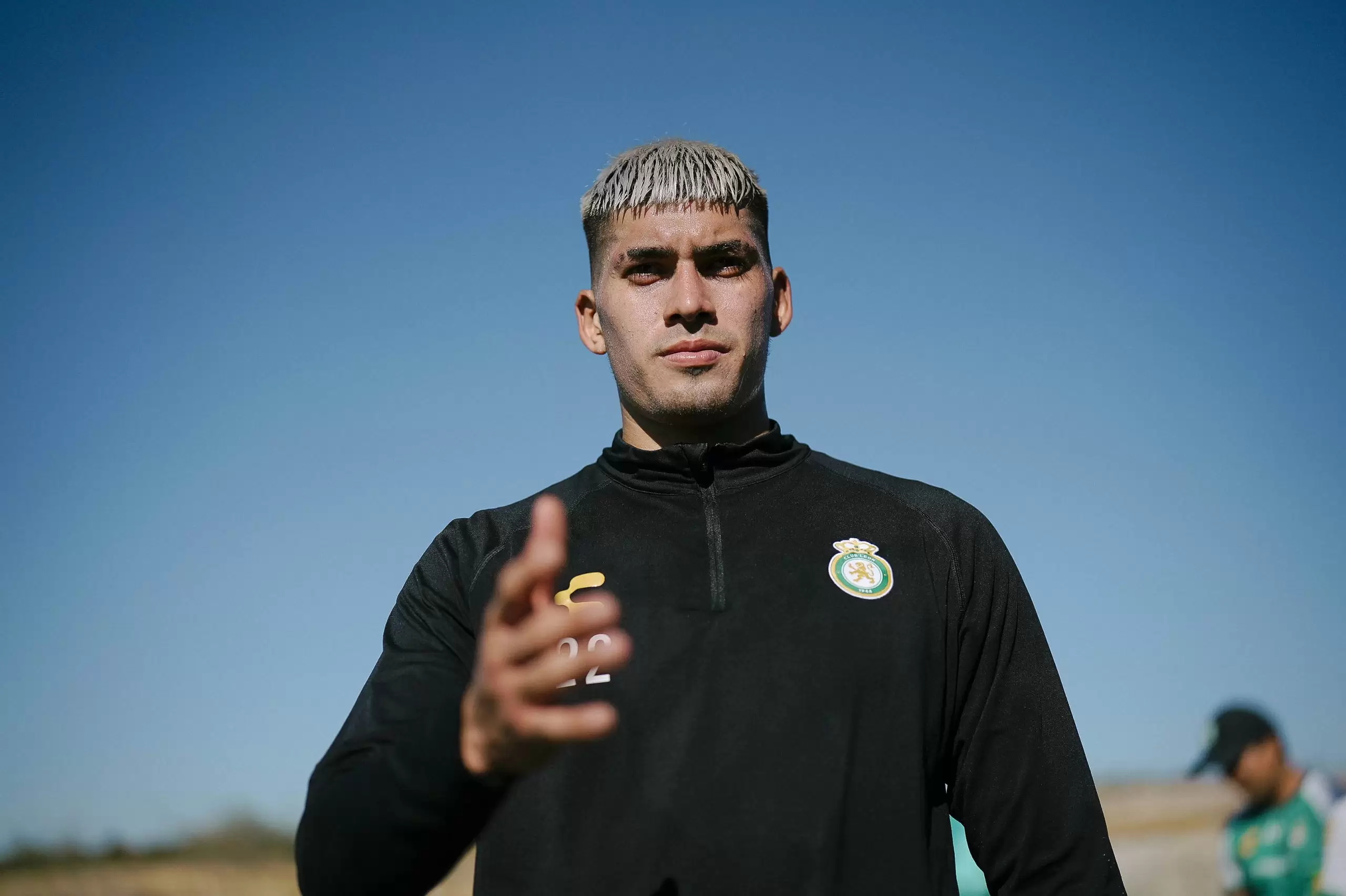 Santos está interessado no zagueiro Adonis Frías