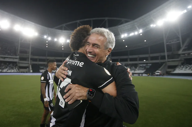 Adryelson e Luís Castro, zagueiro e técnico do Botafogo