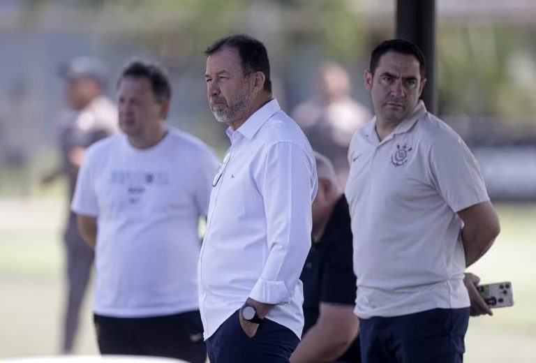 Presidente Augusto Melo corrigiu a rota sobre a questão dos salários do elenco — Foto: Rodrigo Coca/Agência Corinthians