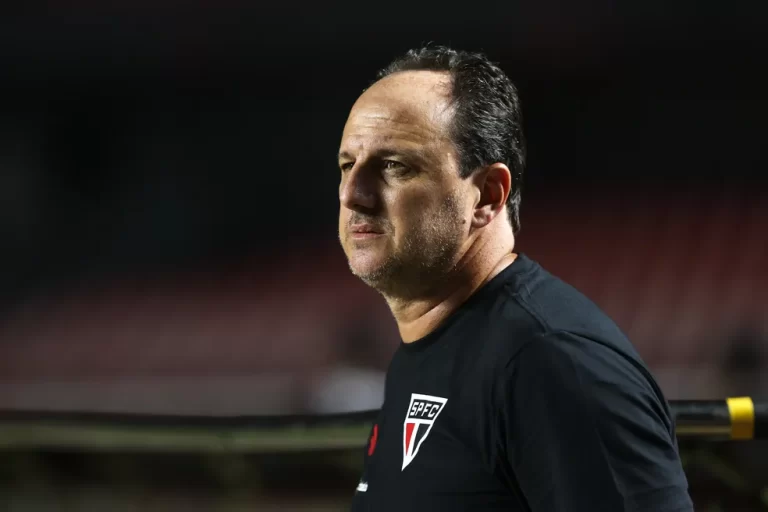 Rogério Ceni em jogo do São Paulo — Foto: Marcello Zambrana/AGIF