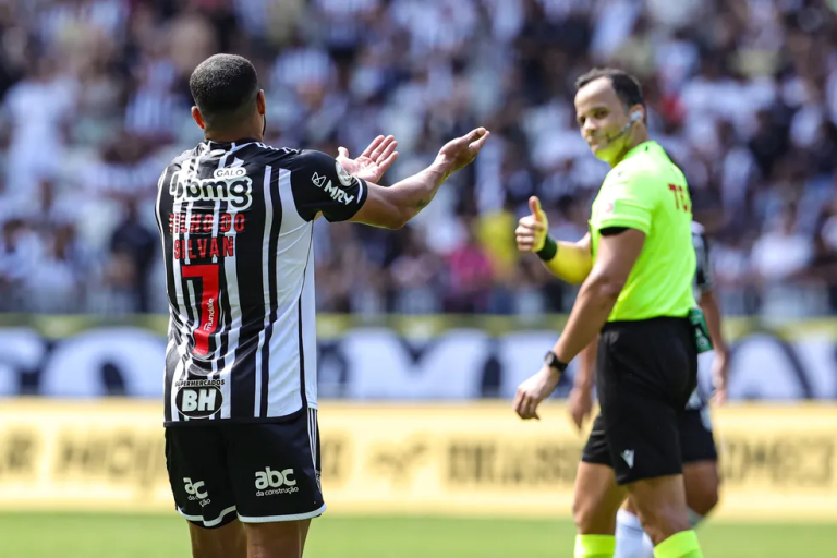 Galo no topo: Atlético-MG lidera ranking de cartões amarelos no Brasileirão; confira