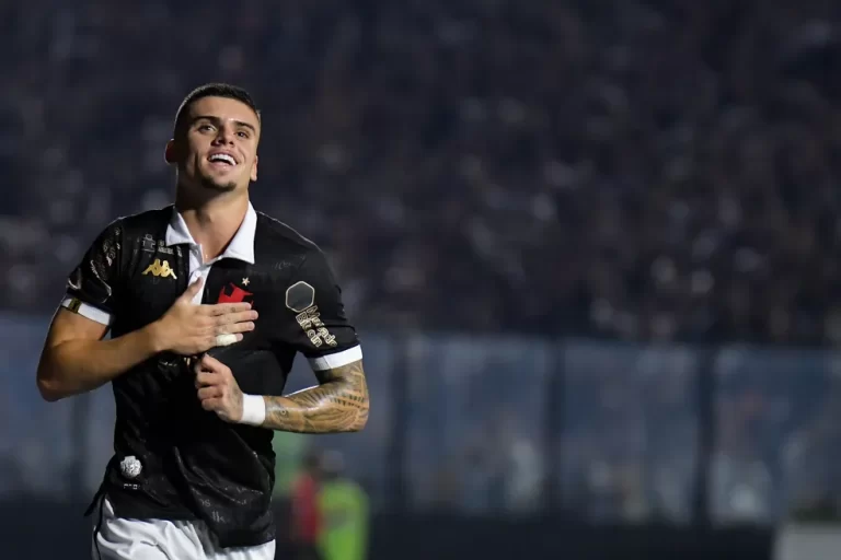 Gabriel Pec, do Vasco, recebe proposta da MLS (Foto: Thiago Ribeiro / AGIF)