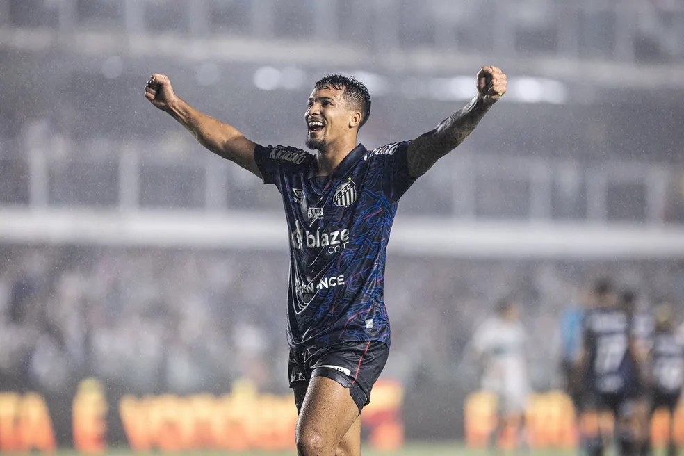 Marcos Leonardo, do Santos, comemora gol contra o Coritiba — Foto: Abner Dourado/AGIF