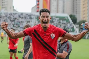 Alix Vinícius entrou na mira do Botafogo
