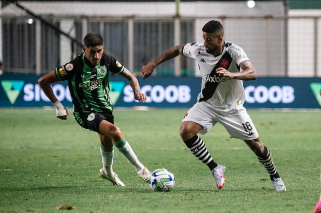 Disputa de bola em América-MG x Vasco