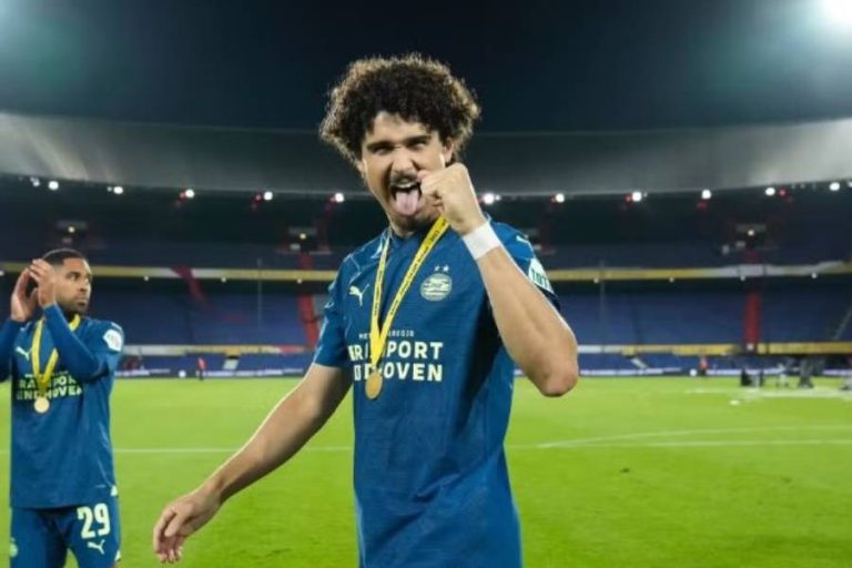 André Ramalho celebra título do PSV