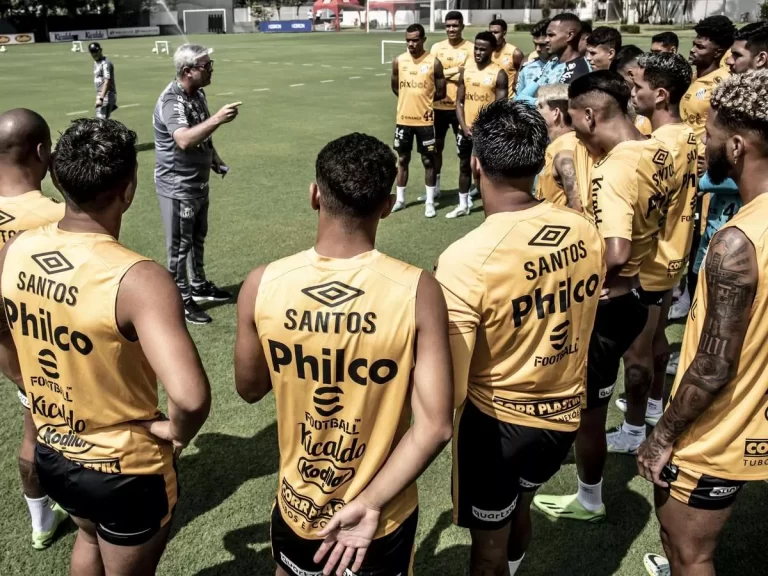 Odair Hellmann em treino do Santos