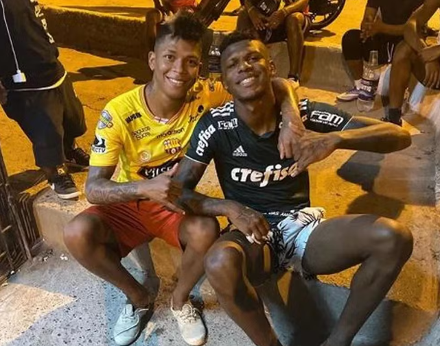 Arboleda, zagueiro do São Paulo com camisa do Palmeiras
