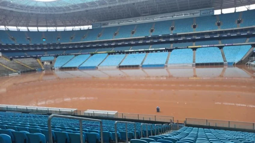 Arena do Grêmio é alagada por conta das enchentes no Rio Grande do Sul. (Foto: Reprodução)