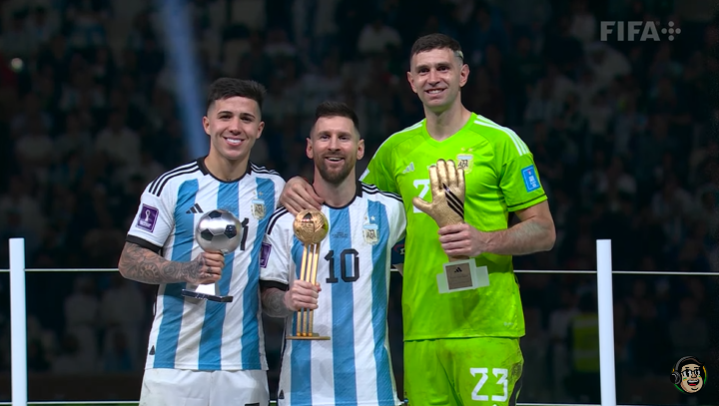 Messi, Martínez e Fernández na premiação da Copa do Mundo 2022