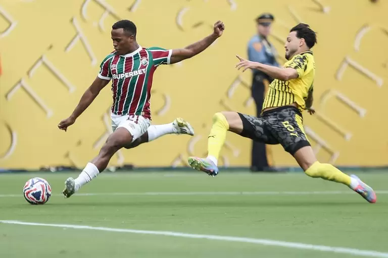 Jhon Arias, meia-atacante do Fluminense contra o Borussia Dortmund na Copa do Mundo de Clubes da FIFA