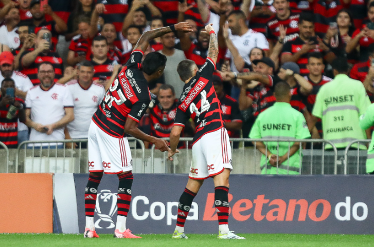 Arrascaeta e Bruno Henrique, jogadores do Flamengo